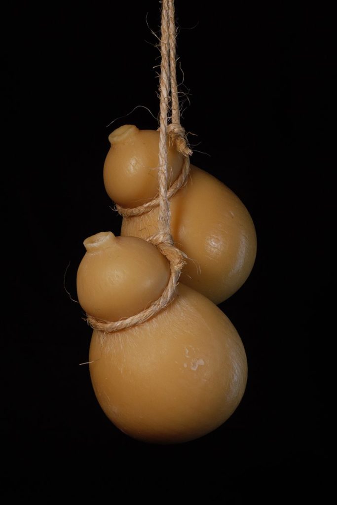 caciocavallo-semi-appeso